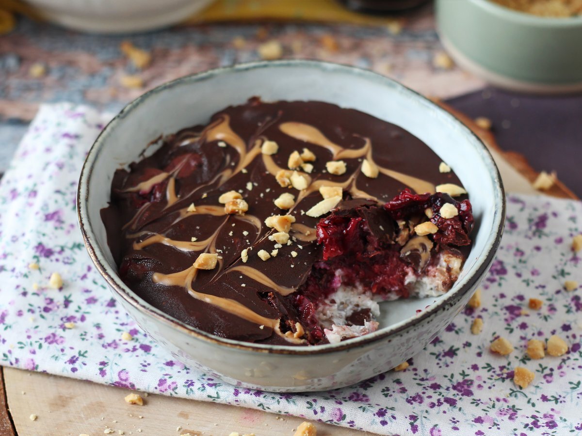 Overnight oat: avena, frutti rossi e cioccolato