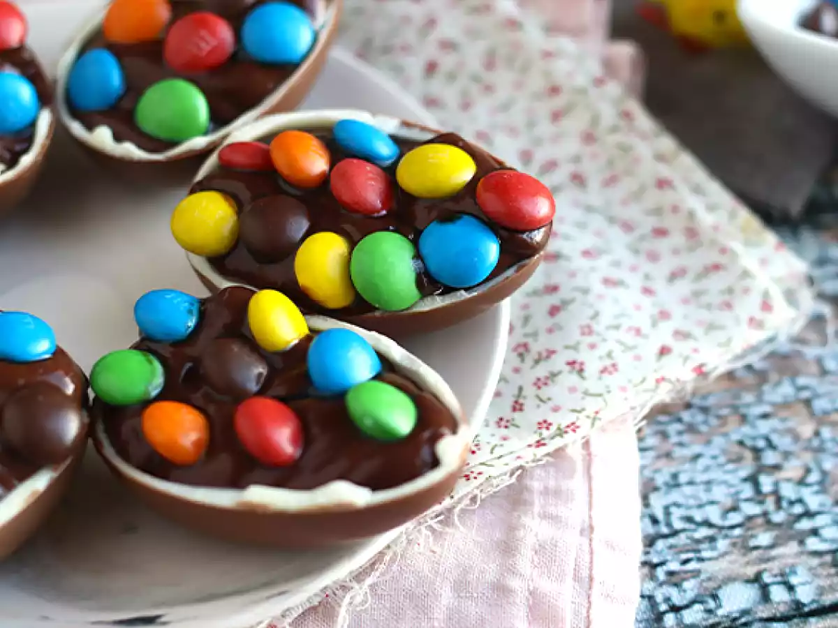Ovetti di Pasqua ripieni con crema al cioccolato e m&m's - foto 2