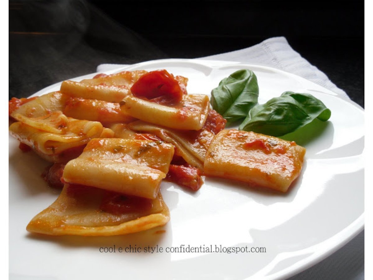 PACCHERI AI TRE POMODORI : fior di filetti - pomodori secchi - pomodorini, foto 1