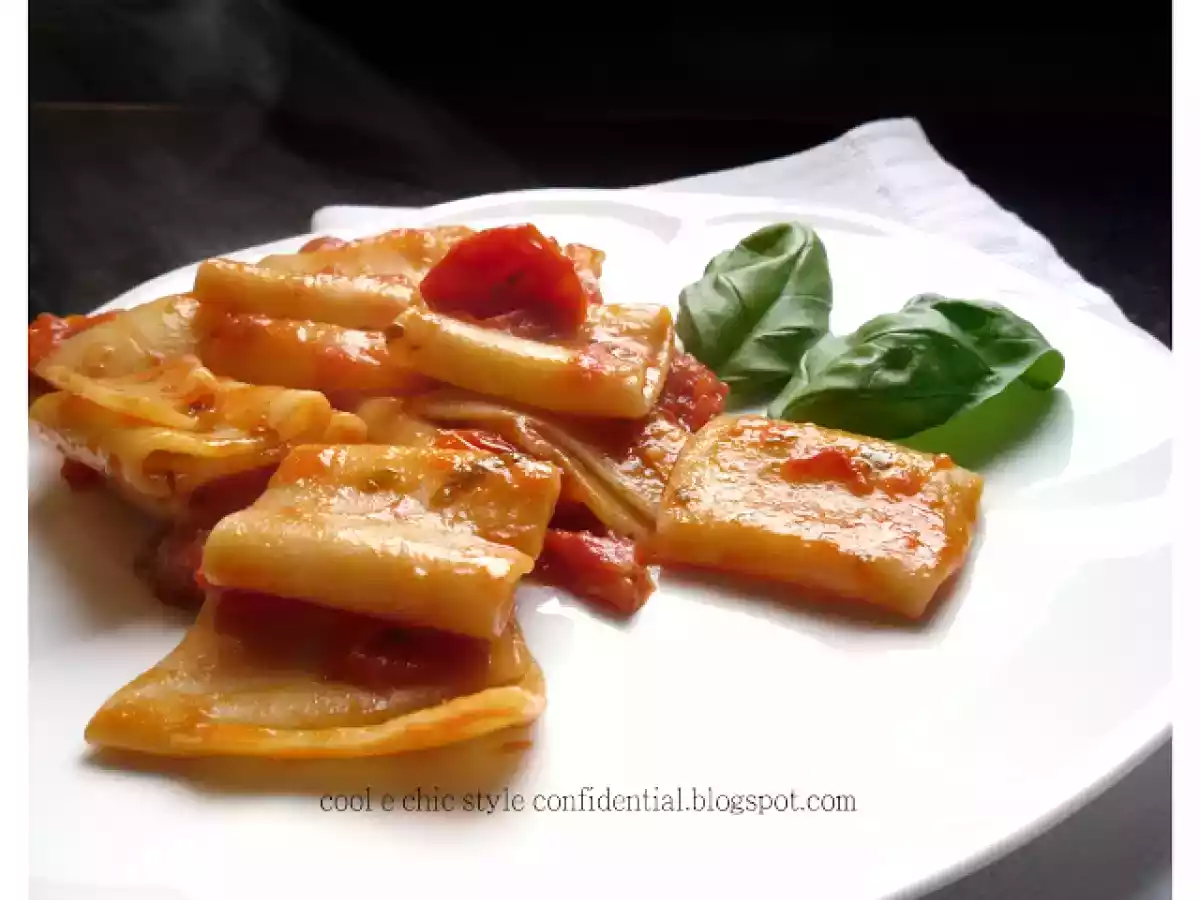 PACCHERI AI TRE POMODORI : fior di filetti - pomodori secchi - pomodorini