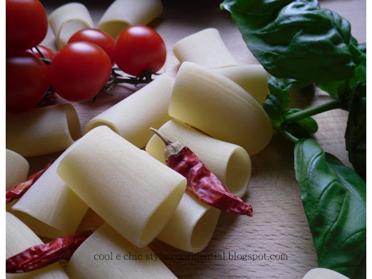 PACCHERI AI TRE POMODORI : fior di filetti - pomodori secchi - pomodorini - foto 2