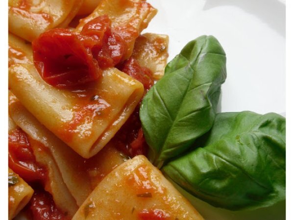 PACCHERI AI TRE POMODORI : fior di filetti - pomodori secchi - pomodorini, foto 3