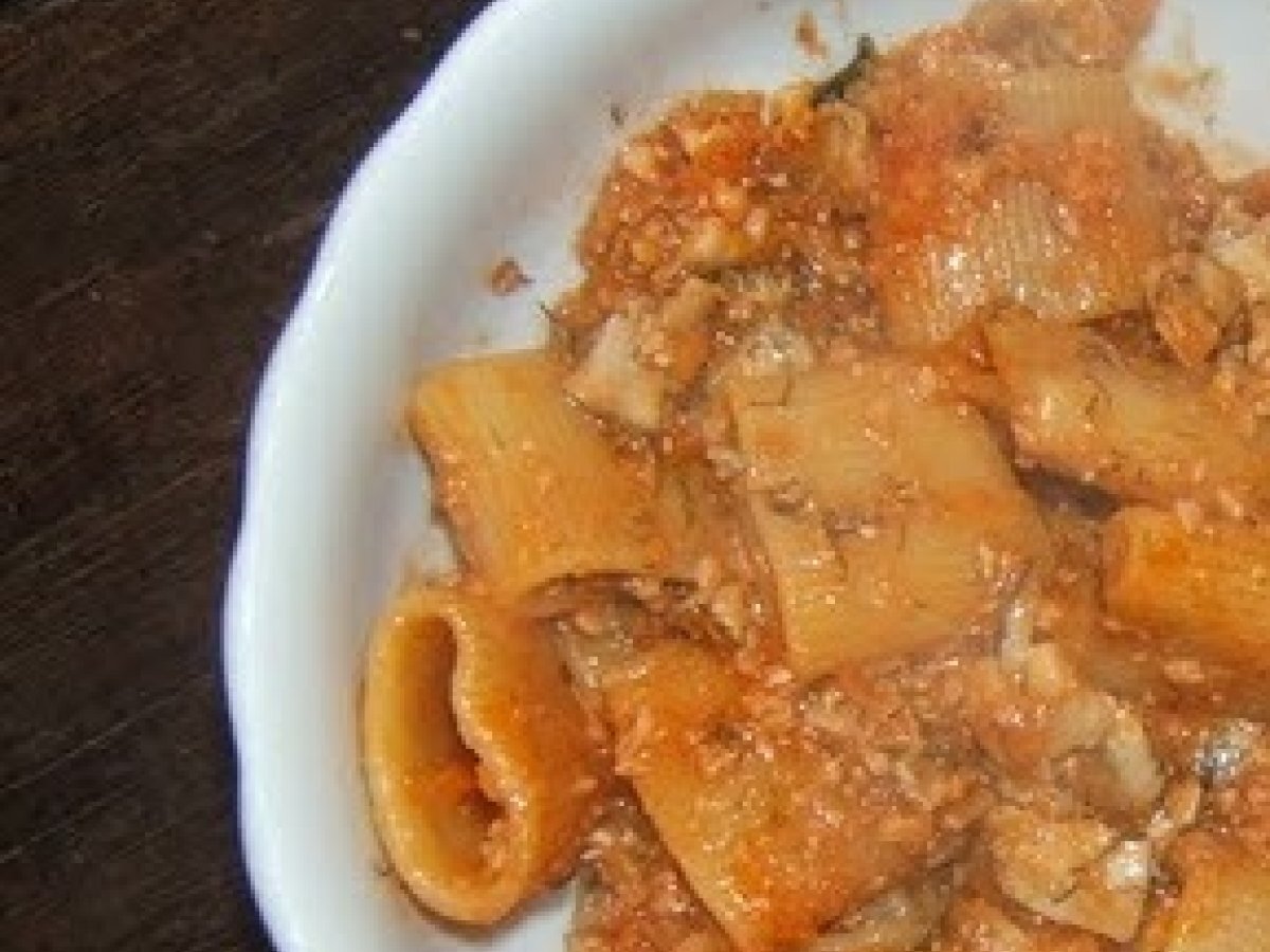 Paccheri al ragù di calamari, sarde e finocchietto selvatico