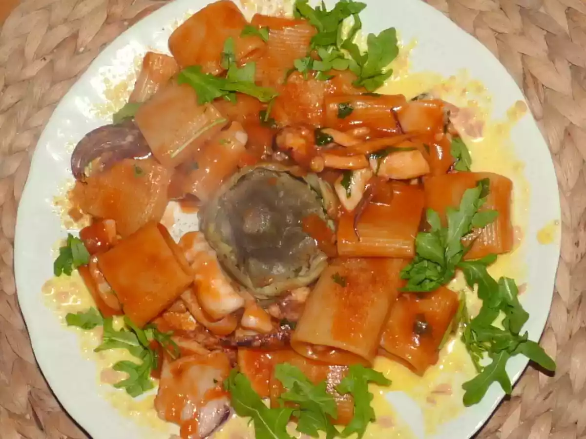 Paccheri calamari, carciofi e crema carbonara