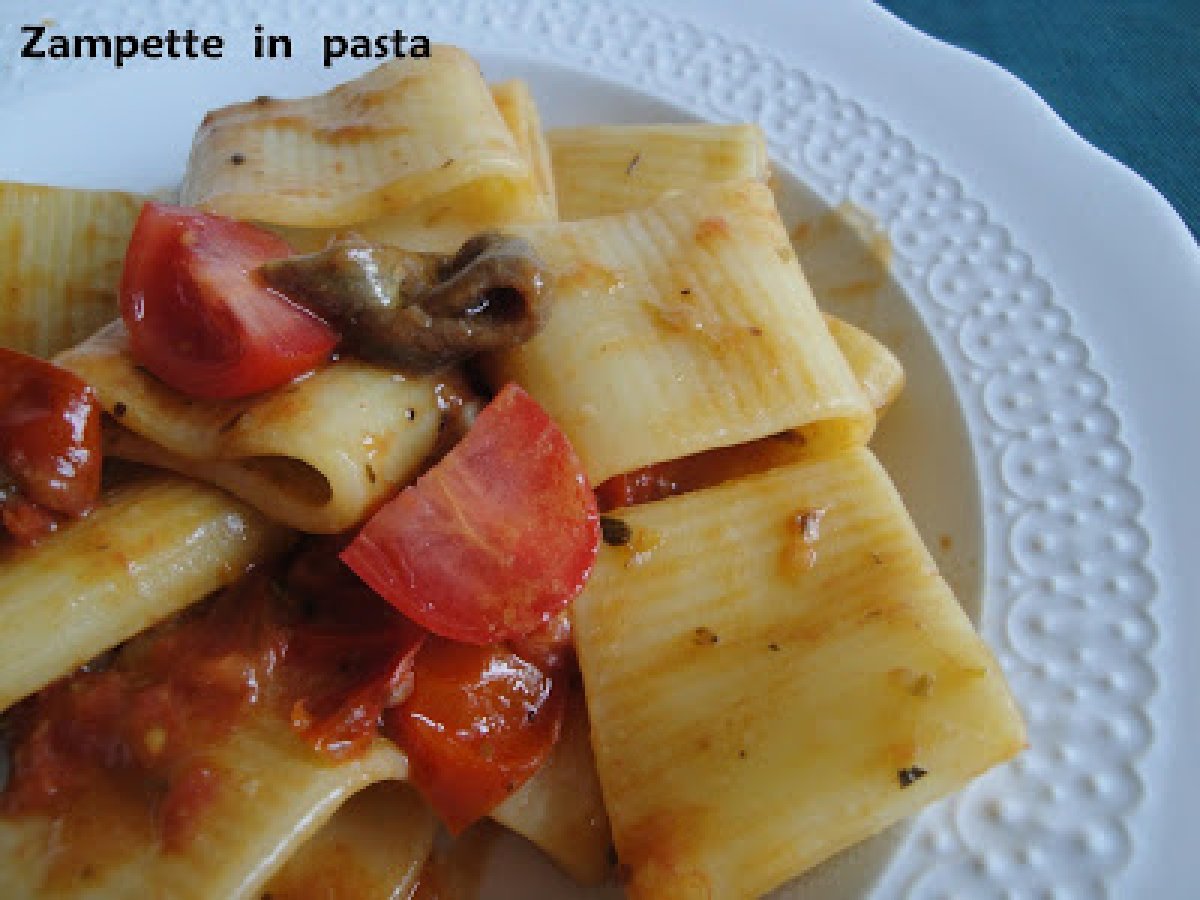 PACCHERI CON ALICI E POMODORINI
