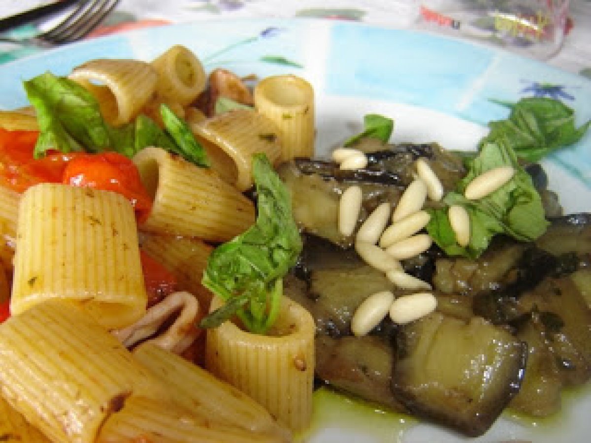 Paccheri con calamari e melanzane trifolate