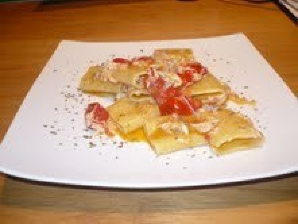 Paccheri con Filetti di Spigola e Pachino