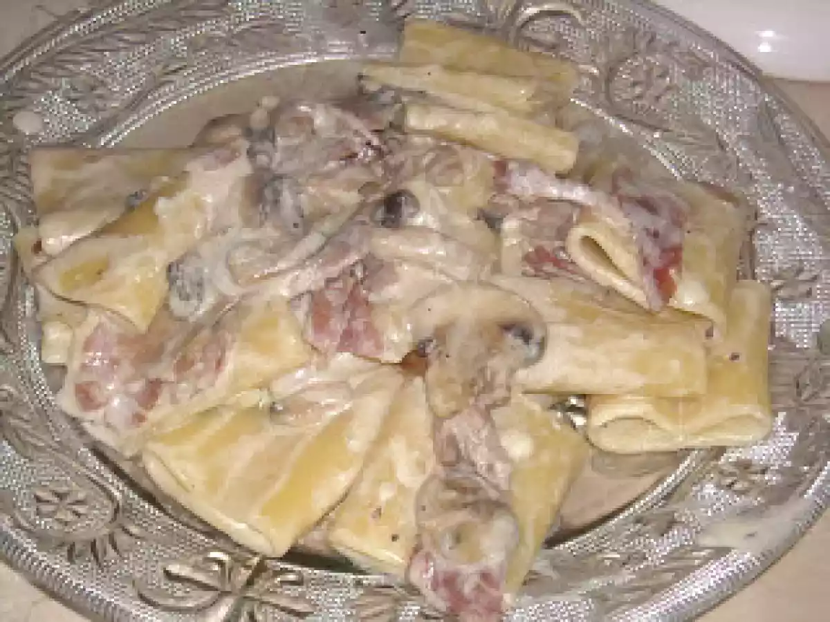 PACCHERI CON GORGONZOLA, SPECK E FUNGHI