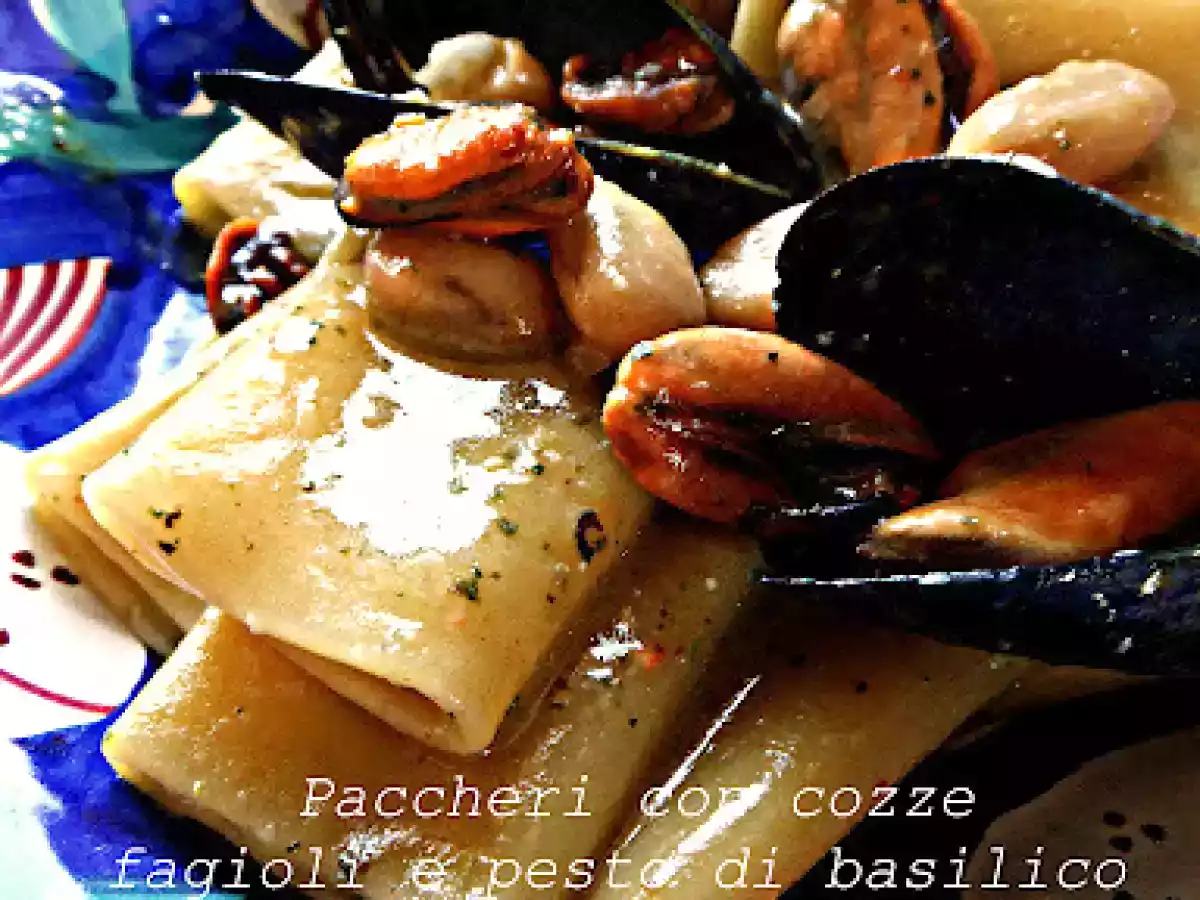 Paccheri con le cozze fagioli e pesto di basilico fresco