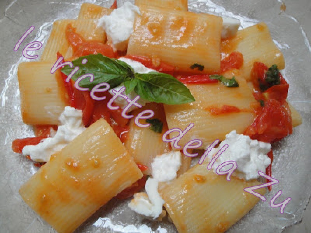 Paccheri rigati con sugo di Pomodoro fresco, Basilico e Burrata