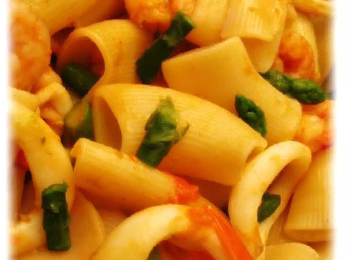 Paccheri rigati spadellati ai gamberi, calamari e asparagi - foto 3