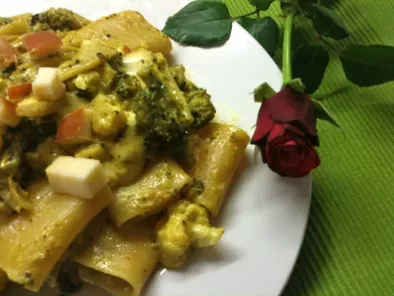 Paccheri risottati con broccoli, cavolfiori, salsa al curry e scamorza affumicata