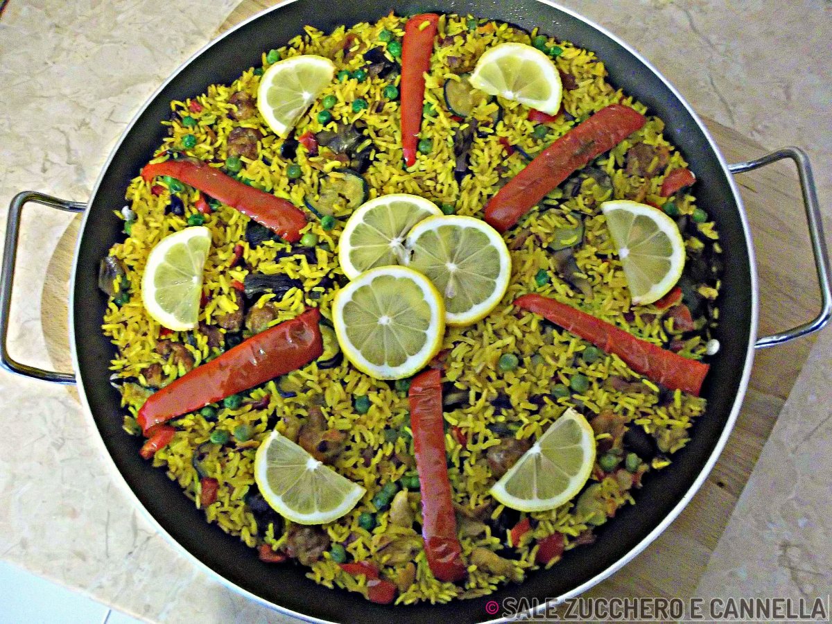 Paella di carne e verdure