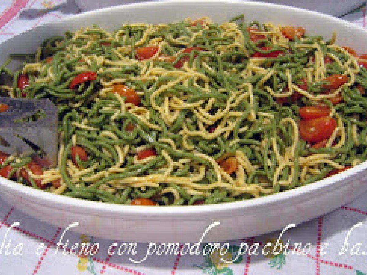 PAGLIA E FIENO CASALINGHI CON POMODORO PACHINO E BASILICO