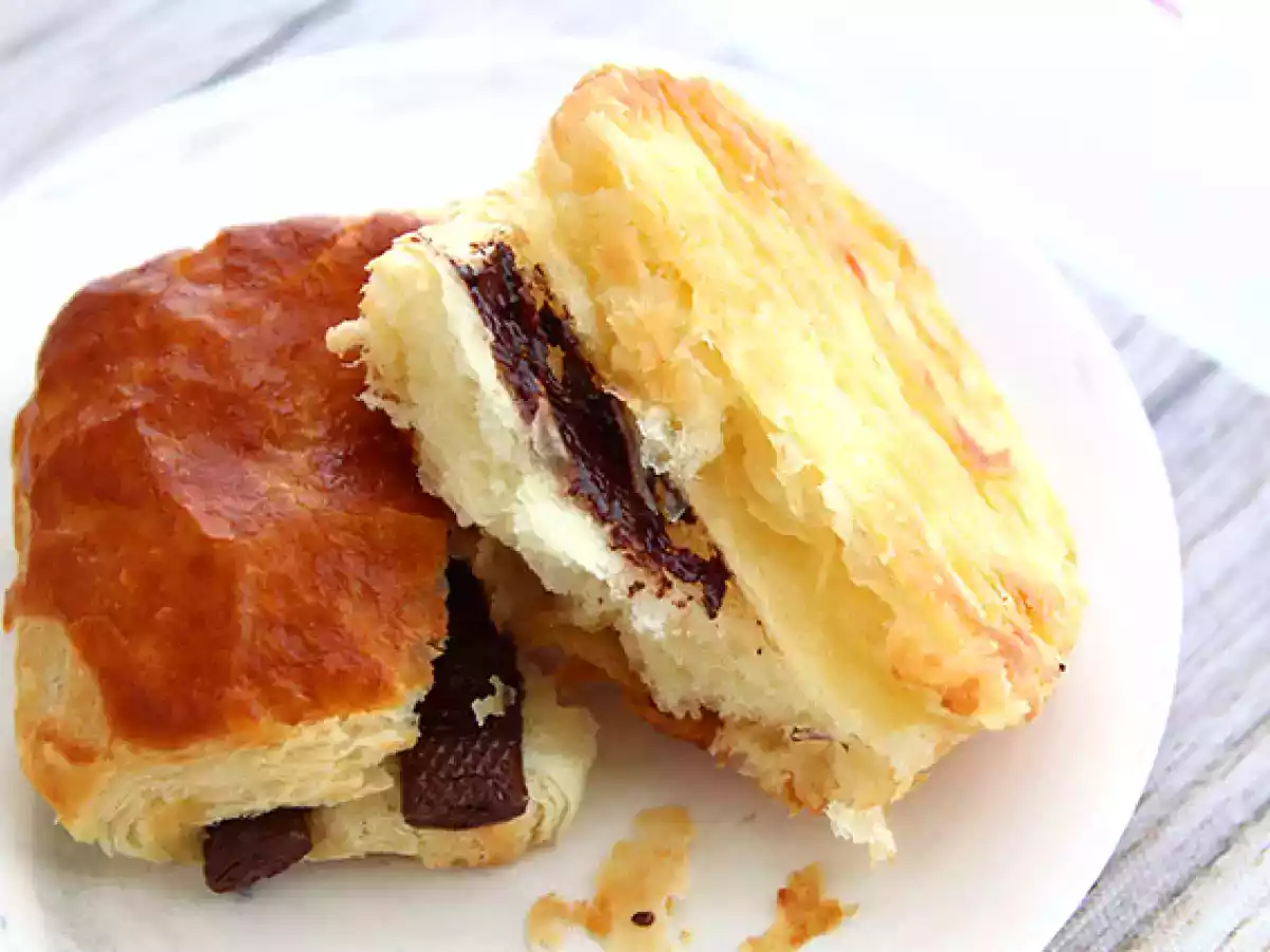 Pain au chocolat, la ricetta per preparare i fagottini al cioccolato francesi - foto 4