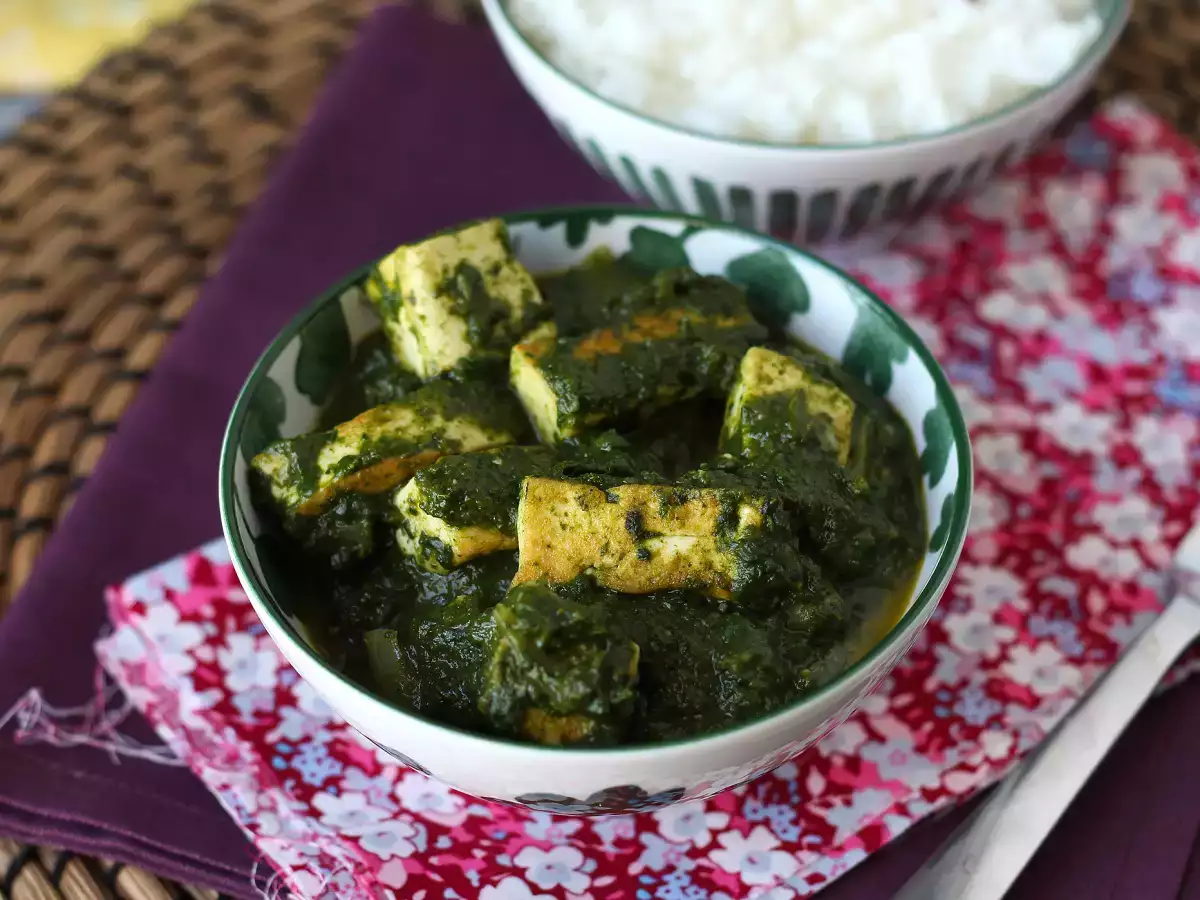 Palak tofu cremoso con spinaci e spezie indiane - foto 3
