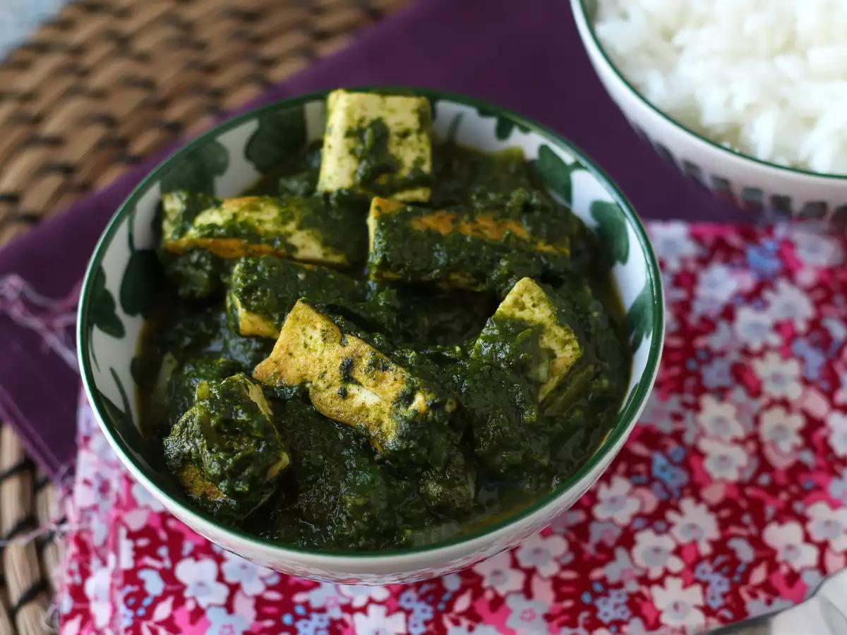 Palak tofu cremoso con spinaci e spezie indiane - foto 4