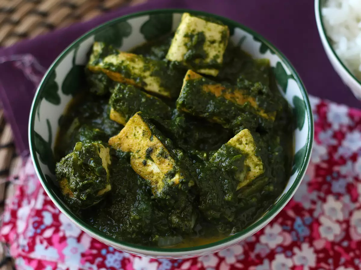 Palak tofu cremoso con spinaci e spezie indiane - foto 5