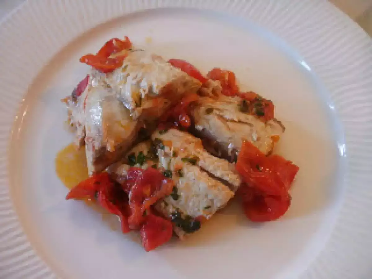 Palamita con pomodorini in padella: ricetta mediterranea facile e saporita