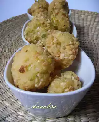 Palline di formaggio alle mandorle