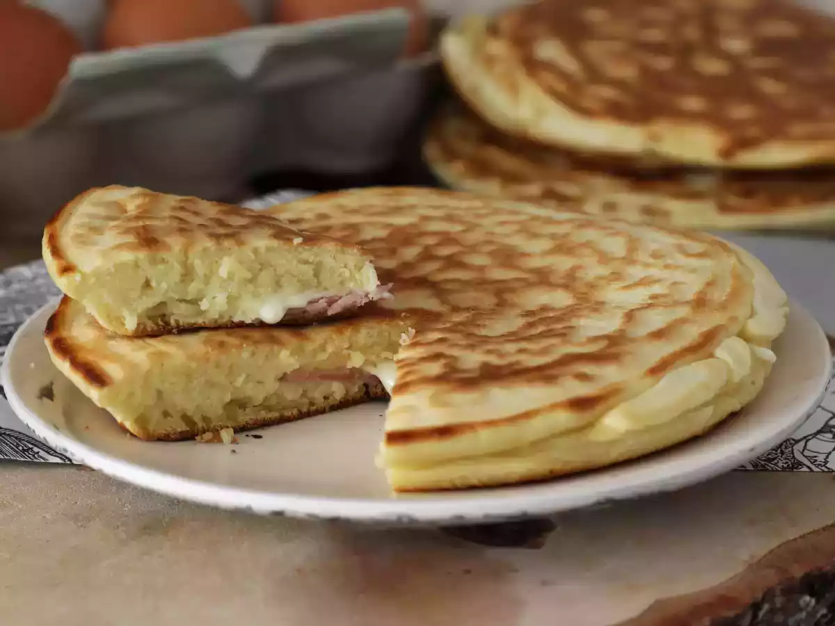 Pancake salati con prosciutto cotto e formaggio