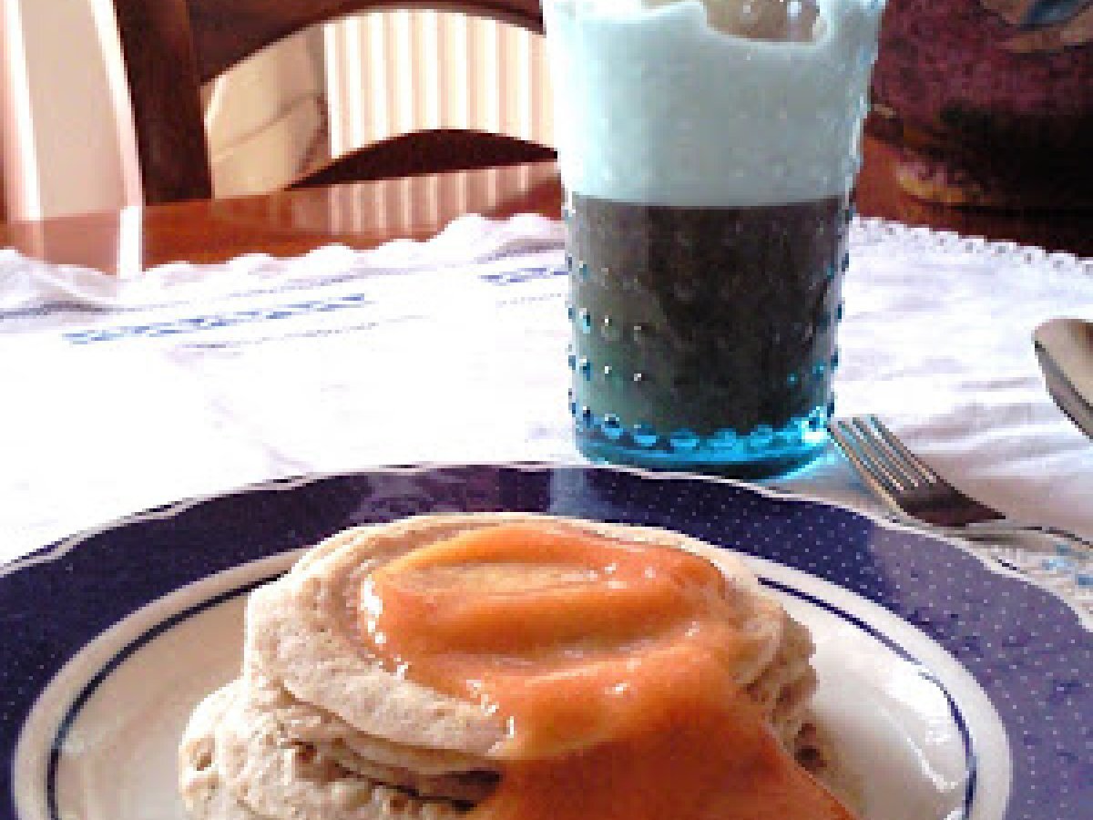 Pancakes con Salsa alla Pesca e Lavanda + Caffè-Latte : Colazione Light!