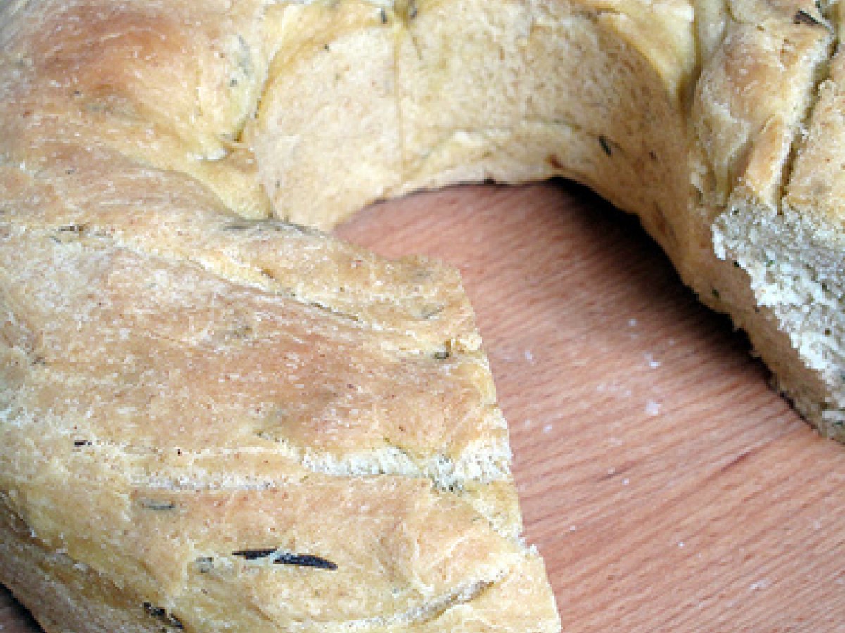 Pane all'aglio e alle erbe aromatiche - foto 2