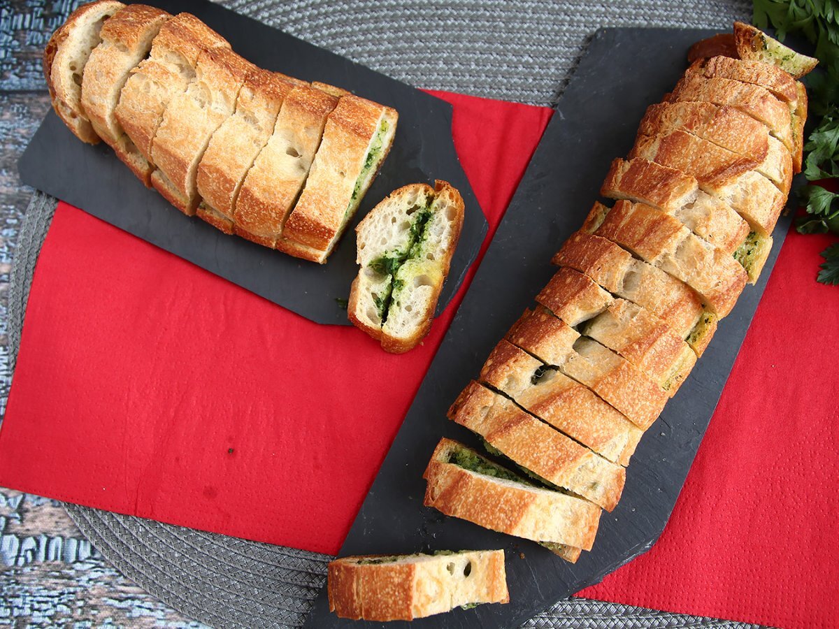 Pane all'aglio e prezzemolo - foto 4