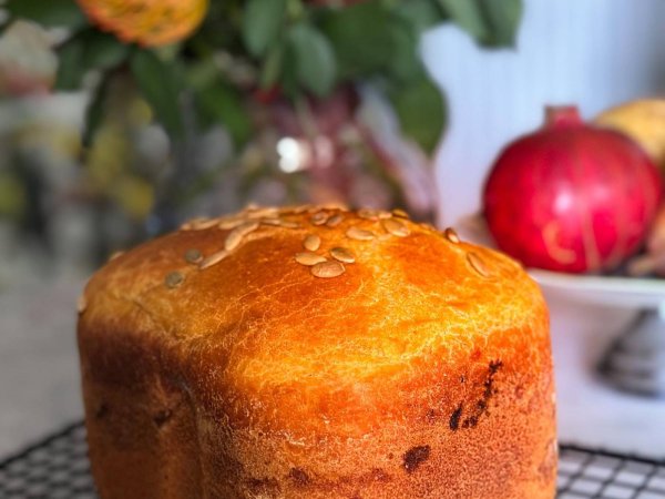 Pane alla zucca e semi di zucca con la macchina del pane