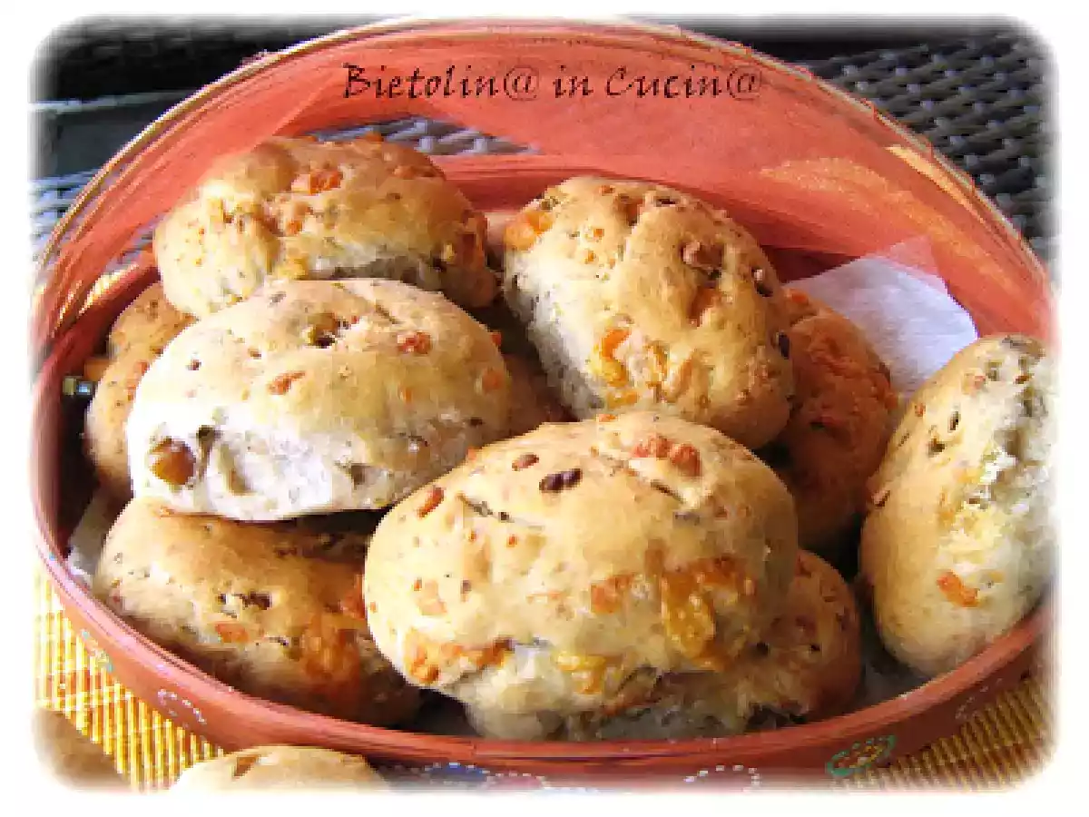 PANE alle NOCI e PECORINO