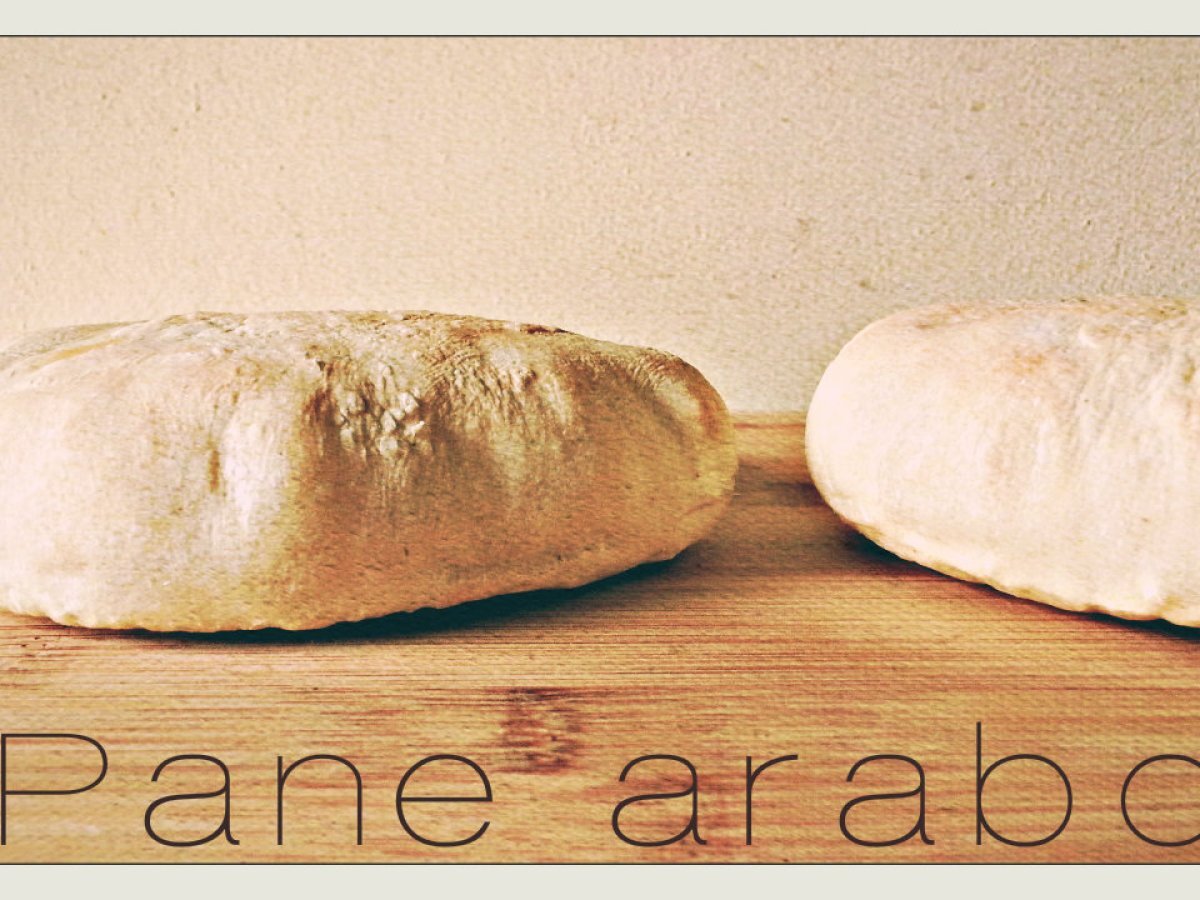 PANE ARABO E CECI SPEZIATI