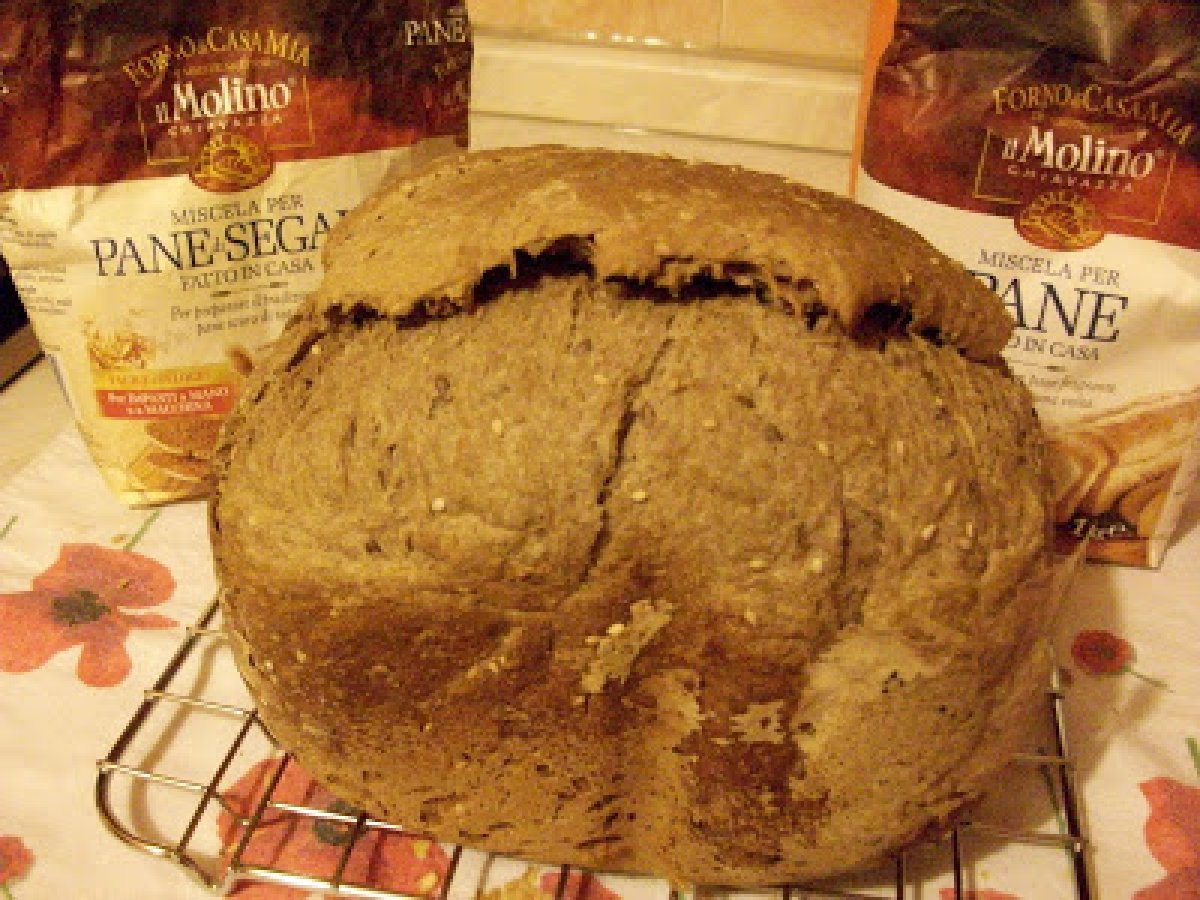 Pane di segale e semi di lino con lievito madre