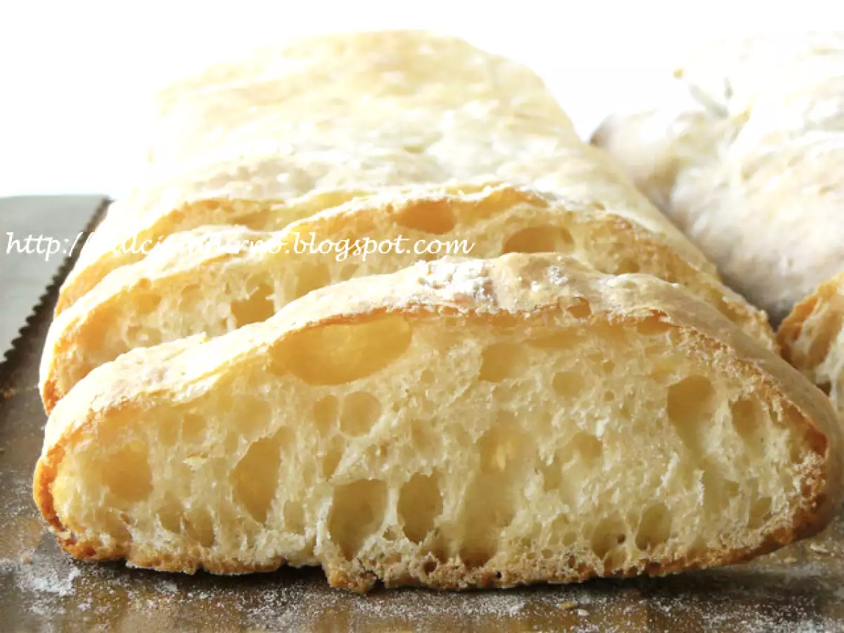 Pane fatto in casa veloce: croccante fuori e morbidissimo dentro in poche mosse