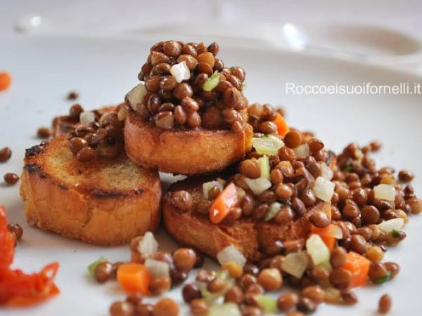 Pane fritto con lenticchie