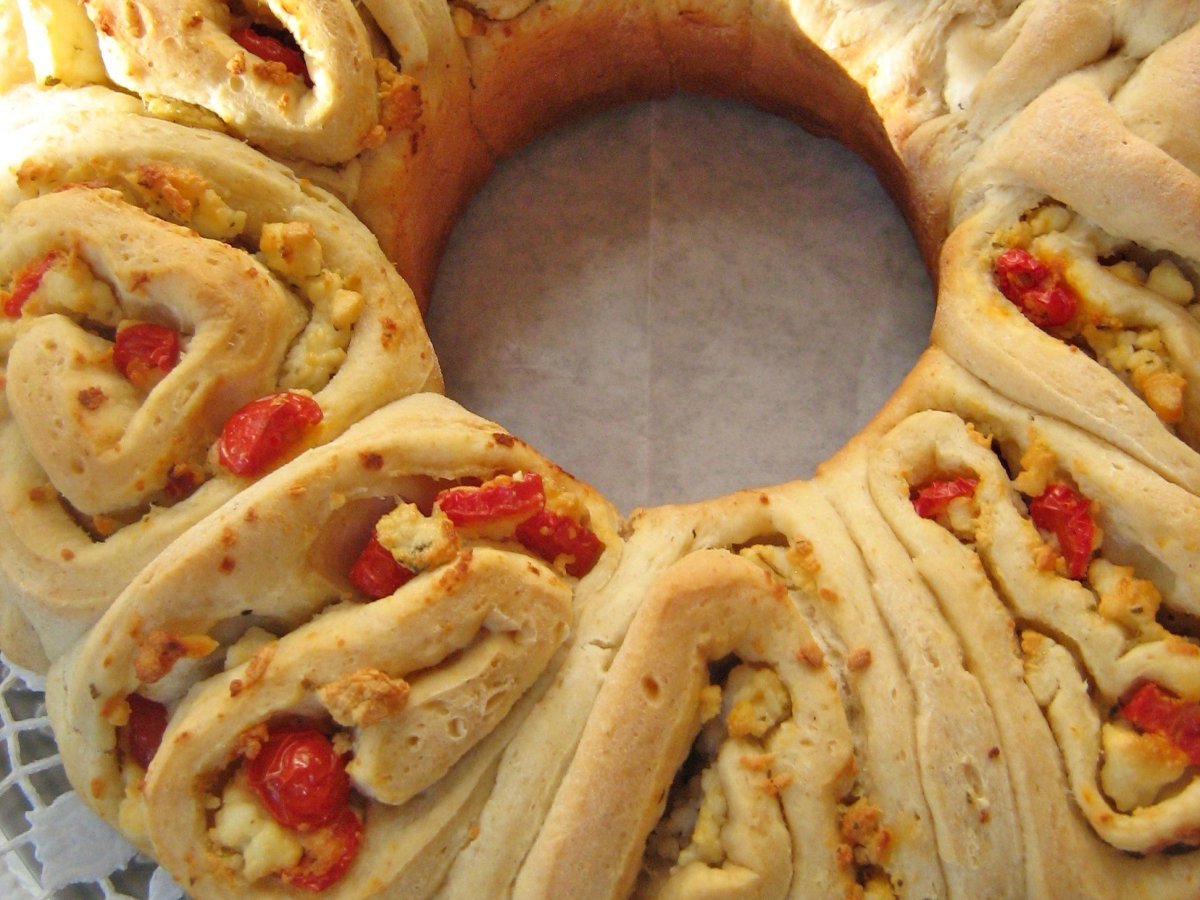 PANE GRECO ” CON FETA, POMODORINI E ORIGANO