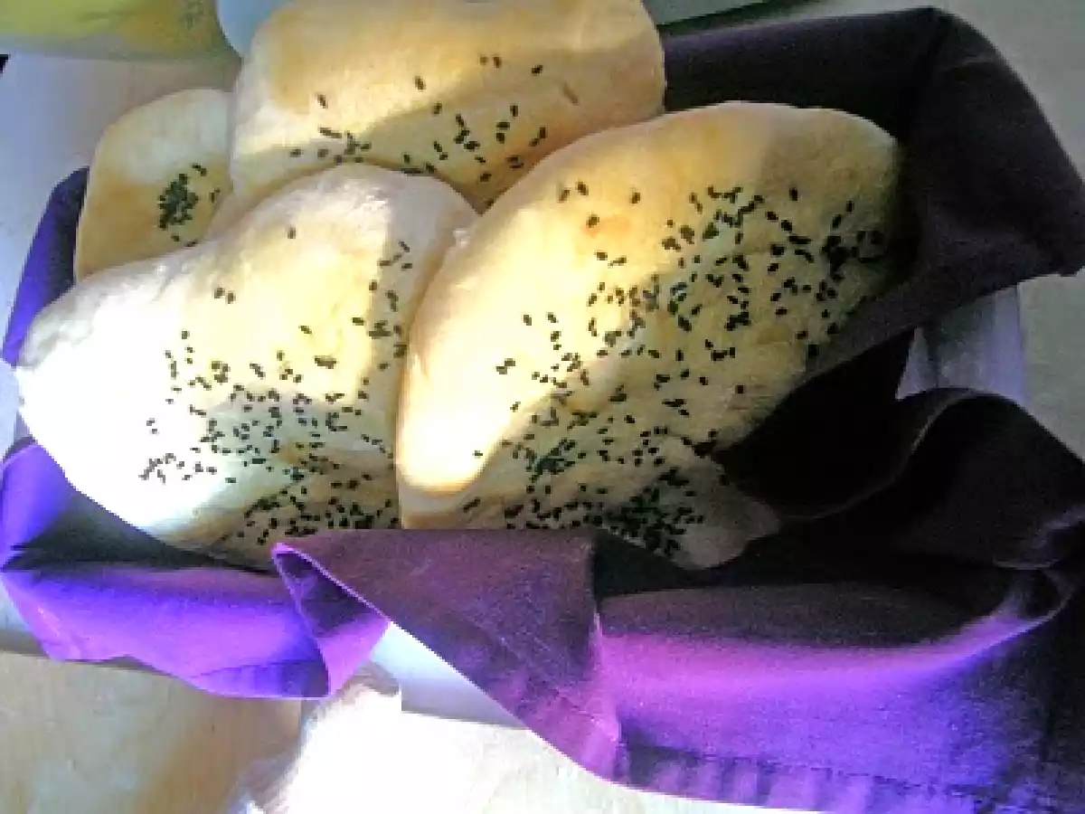 Pane piatto di Nigella con semi di nigella