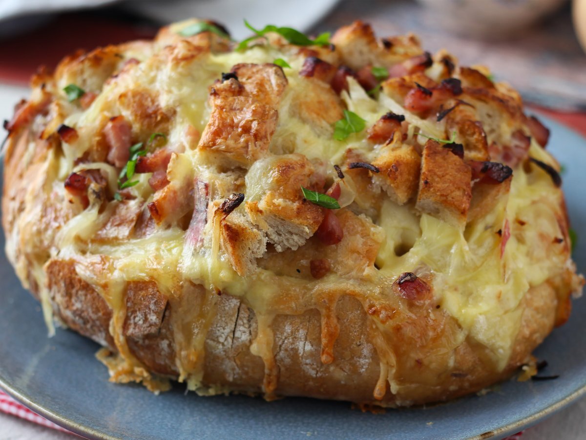 Pane ripieno con formaggio e pancetta - foto 5