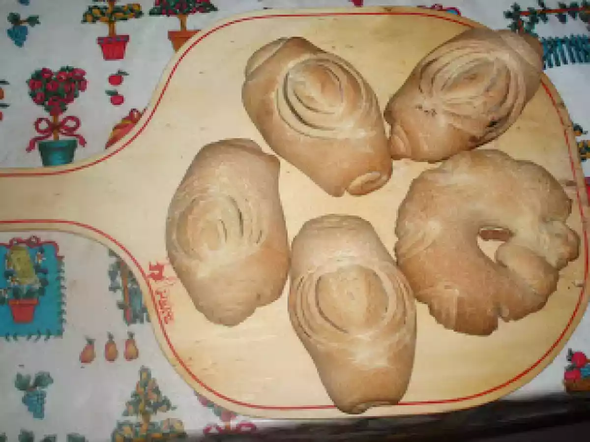 Pane sfogliato delle sorelle simili con lievito madre