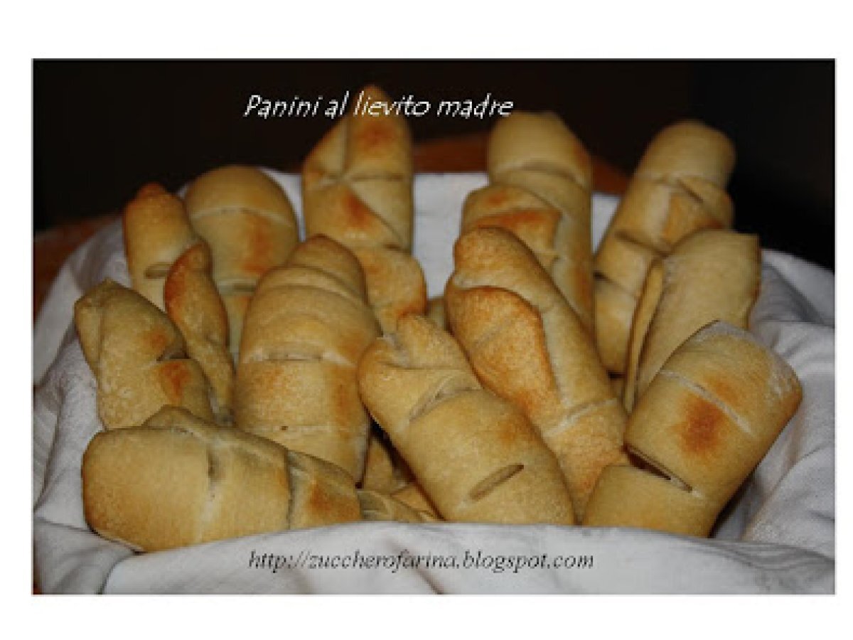 Panini arrotolati con lievito madre