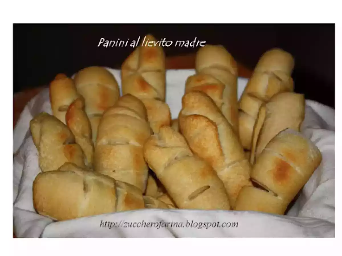 Panini arrotolati con lievito madre