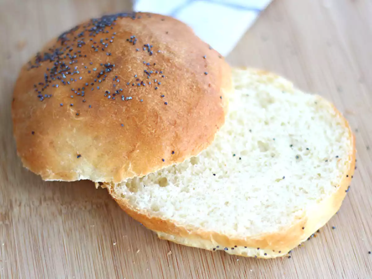 Panini per Hamburger, l'impasto soffice preparato con il latte - foto 3