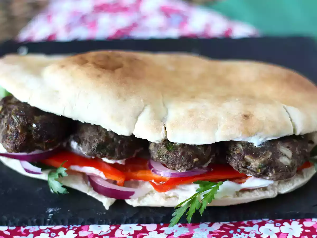 Panino con polpette turche (Köfte Ekmek Tarifi) - foto 3