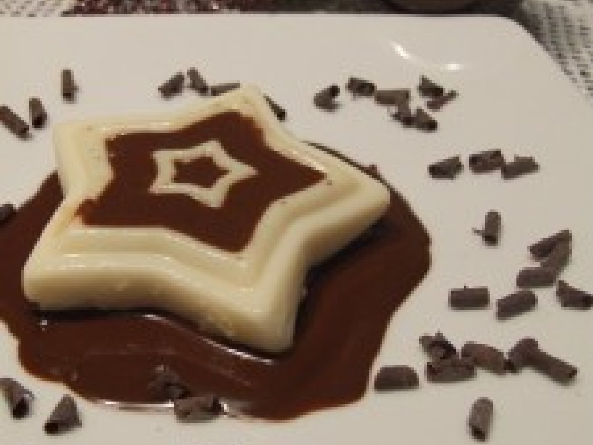 Panna cotta al torroncino con salsa al cioccolato