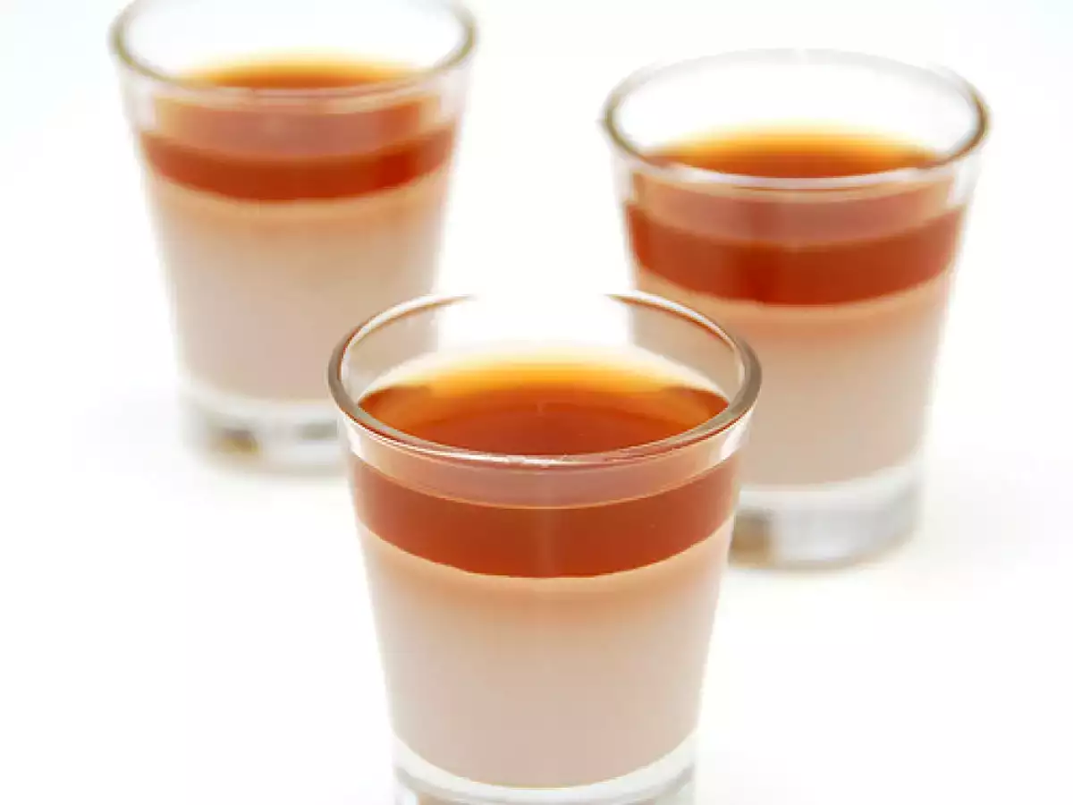 Panna cotta alla violetta con gelatina all'earl gray