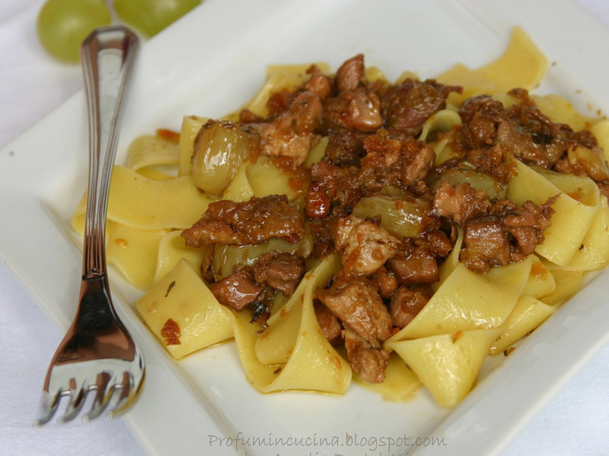 Pappardelle all'uva e faraona