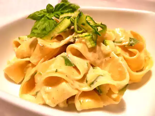 Pappardelle con crema di mascarpone e zucchine