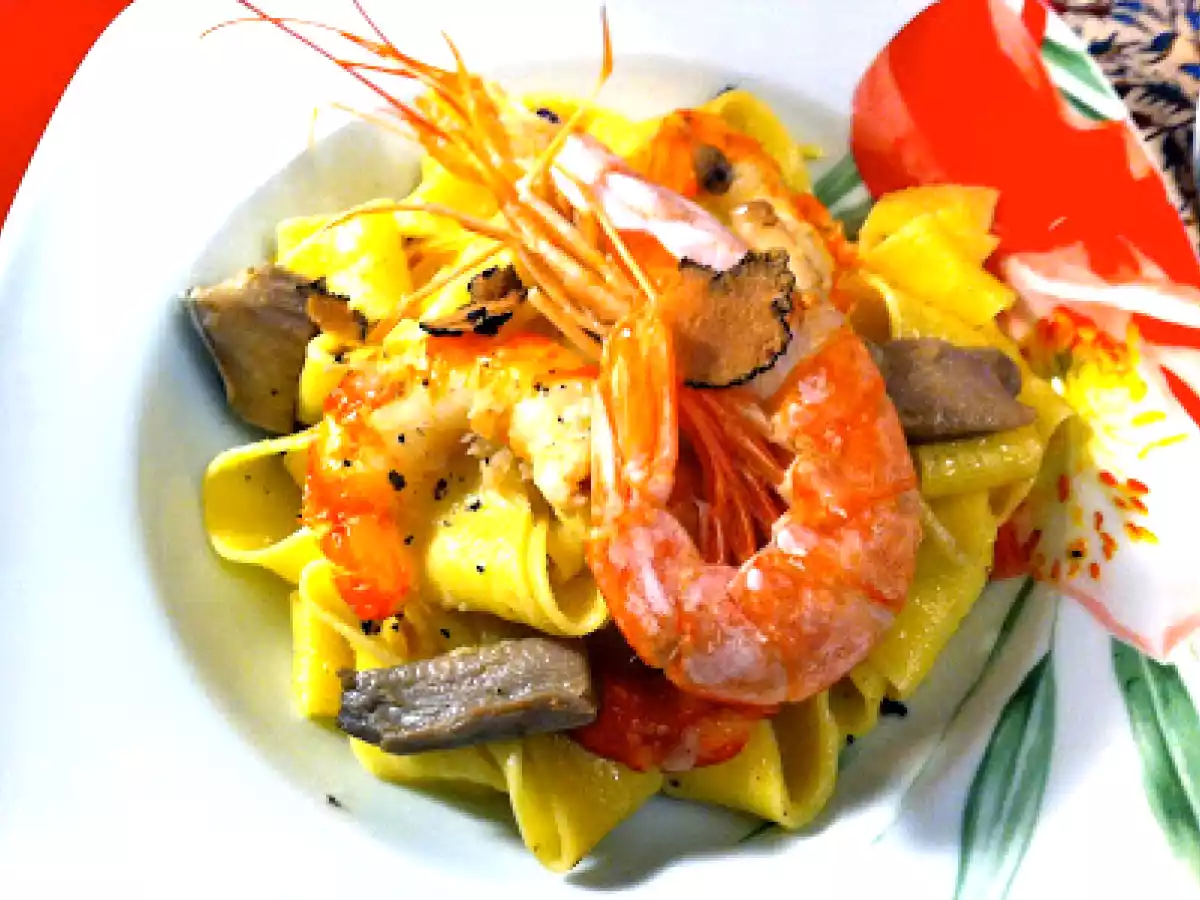Pappardelle con gamberoni, funghi e tartufo - foto 2