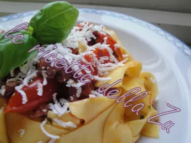 Pappardelle con sugo di Salsiccia Piccante e Pomodori Ciliegino