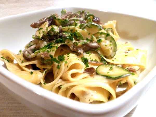 PAPPARDELLE CON ZUCCHINE E CHIODINI