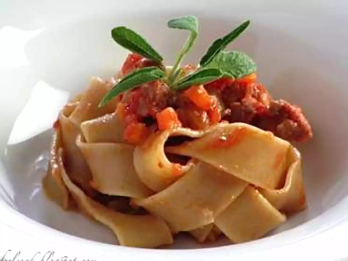 Pappardelle integrali al ragù di salsiccia di Bra